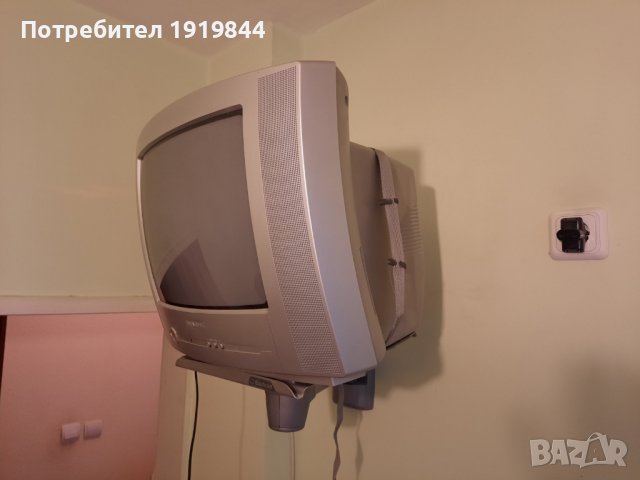 Малък телевизор и стойка, снимка 2 - Телевизори - 39297844