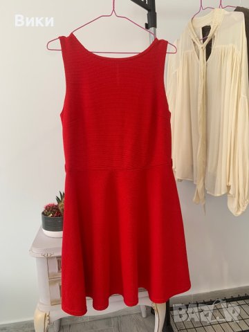 Червена рокля в размер L, снимка 1 - Рокли - 44086185