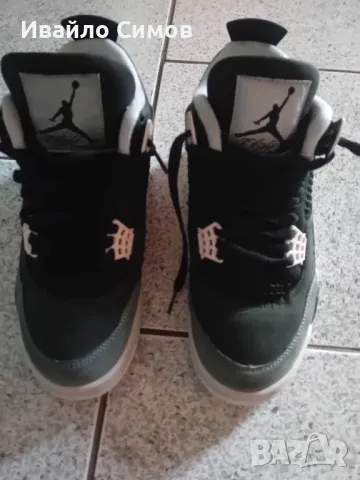 Маратонки NIKE AIR JORDAN 4 RETRO с гаранция, снимка 8 - Маратонки - 50211193