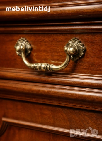 Витрина-шкаф Chesterfield махагон, снимка 3 - Секции и витрини - 53432459