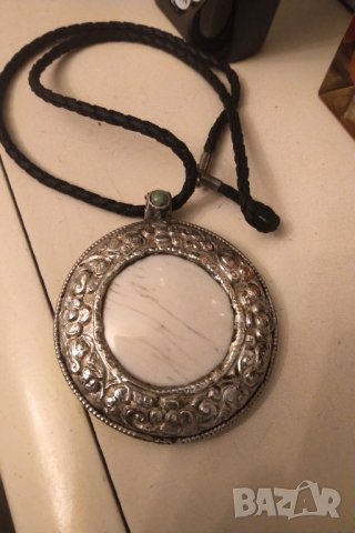 Авторски стар сребърен медальон ,с камилска кост и ахат , снимка 3 - Колиета, медальони, синджири - 43674763