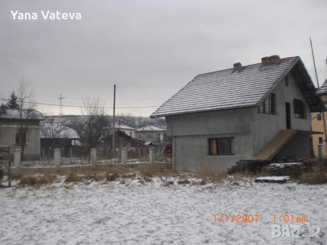 Еднофамилни къщи/вили с двор - Априлци, център Ново село, снимка 7 - Вили - 32891873