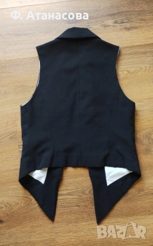 Готин елегантен елек марков  Dorothy Perkins, размер XS-S, като нов, снимка 2 - Елеци - 52472430