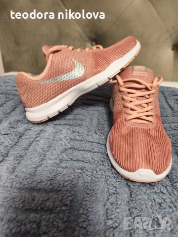 Оригинални маратонки Nike 