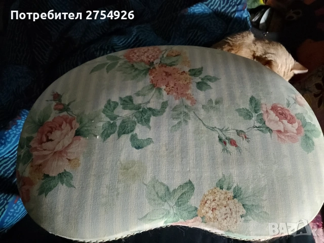 бъбрековидна табуретка в стил винтидж -рози