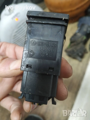 Бутон подгрев , задно стъкло за VW GOLF III , 3 , 1H0959621, снимка 3 - Части - 52753687