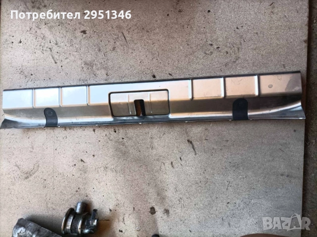 Лайсна багажник Porsche Panamera 97055125302