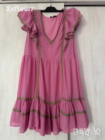 Дамска рокля с акцент