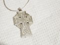 сребърно кръстче с викингски възел и сребърно синджирче- символът на вечноста., снимка 1 - Колиета, медальони, синджири - 32467089