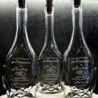 Гравирани стъклени бутилки - различни видове , снимка 1 - Буркани, бутилки и капачки - 35166203