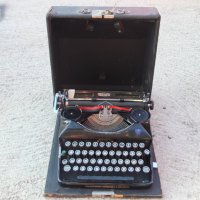 Продавам пишеща машина , снимка 1 - Антикварни и старинни предмети - 27812503