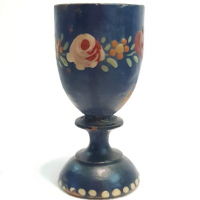 Винтидж дървени чаши за яйца, ръчно рисувани с очарователни детайли., снимка 3 - Антикварни и старинни предмети - 36574935