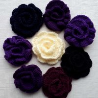 Ръчно плетени вълнени брошки - цвете, снимка 2 - Други - 34981424