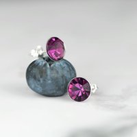 Сребърни обеци проба 925 с лилав камък кристал Сваровски, снимка 1 - Обеци - 43173286