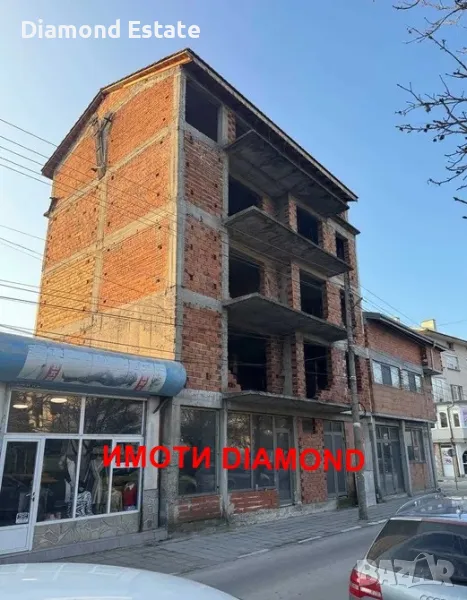 Жилищна сграда в центъра на град Първомай, снимка 1