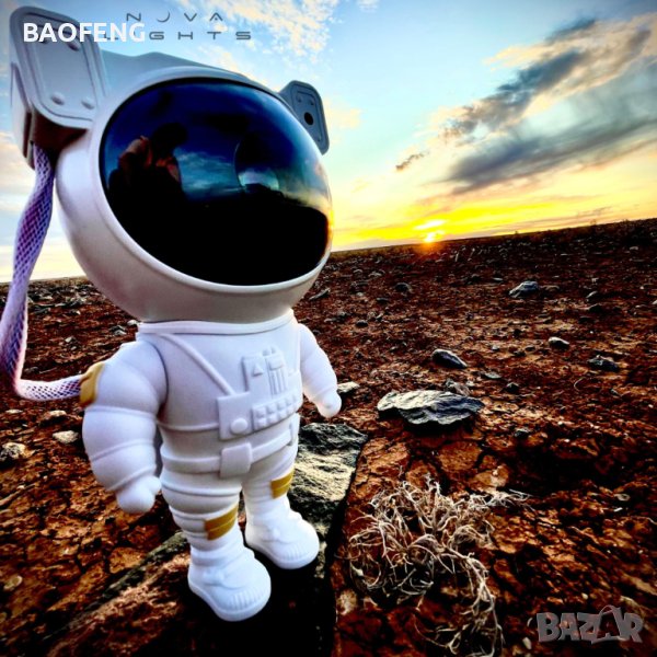 Нови Детска нощна лампа звездно небе проектор 360 настройка, модел ULT Galaxy Star Project Астронавт, снимка 1