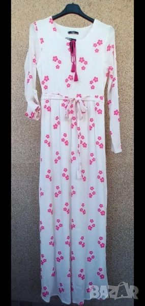 Кенарена дълга рокля с бродирани розови цветя по нея., снимка 1