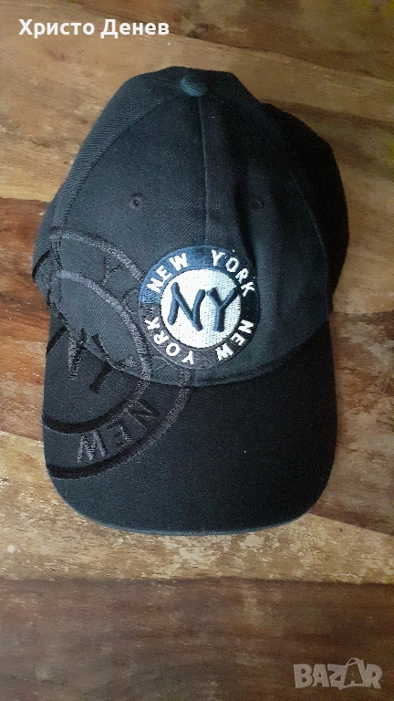 шапка бейзболна с козирка, черна, плътен плат и много бродерии  New York , снимка 1