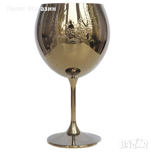 Сватбен бокал за вино в златно и нежна декорация от гълъби и сърца, снимка 1