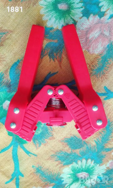 Ръчна затварачка за бутилки с метални (бирени) капачки. Нова., снимка 1