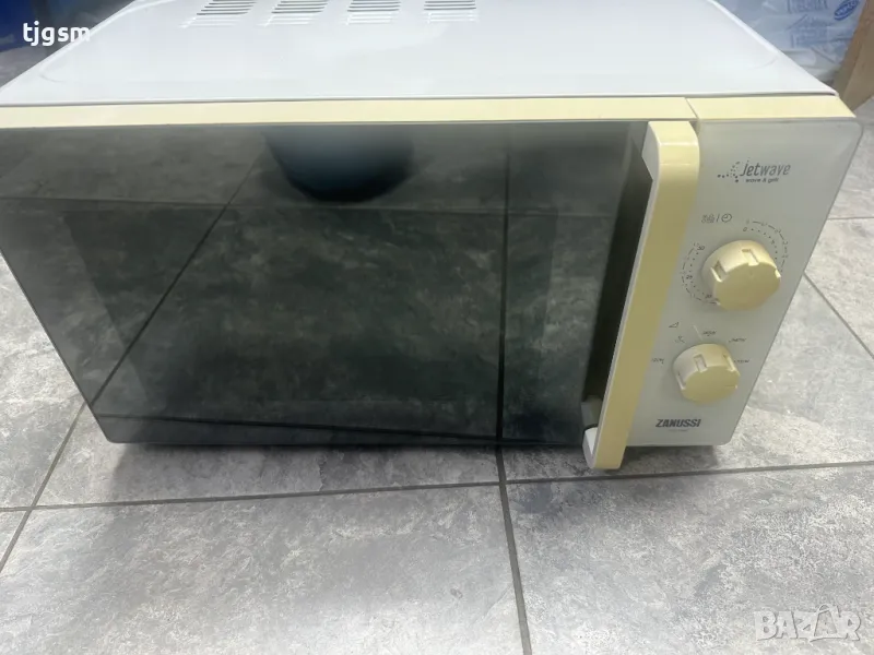 Микровълнова с грил  Zanussi ZM21M4  700W 21l, снимка 1