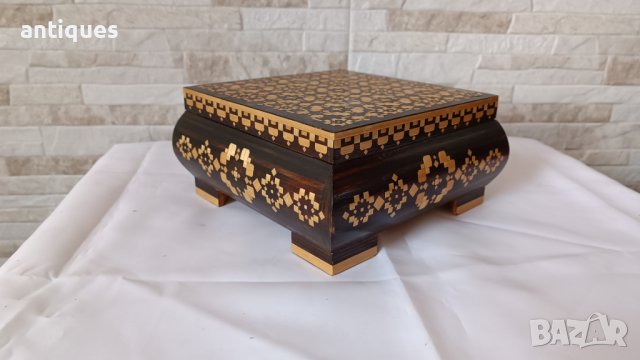 Стара дървена кутия за бижута - украсена с фурнир - №1, снимка 4 - Антикварни и старинни предмети - 43706696