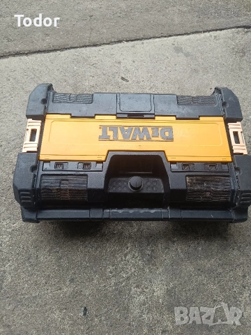 Радио DEWALT , снимка 3 - Радиокасетофони, транзистори - 53506843