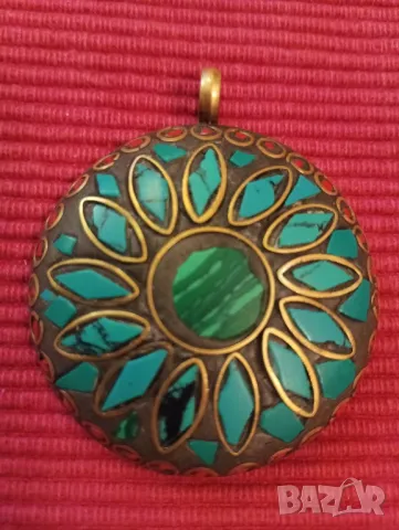 Винтидж тибетски тюркоазен медалион, висулка във формата на лотосово цвете. 