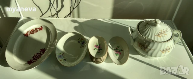 Български порцелан,супник , голяма плато , чиния (40 см), чинии за ядки и мезета (7 бр.).