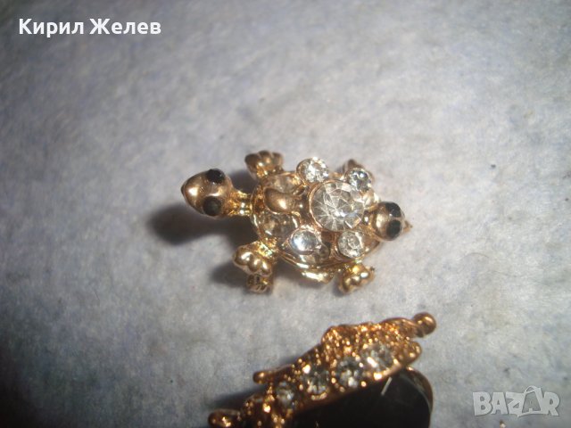 ДВЕ ФИГУРАЛНИ ПОЗЛАТЕНИ АРТ БРОШКИ с БЛЕСТЯЩИ ФАСЕТ - КРИСТАЛИ 29050, снимка 7 - Други - 37691678