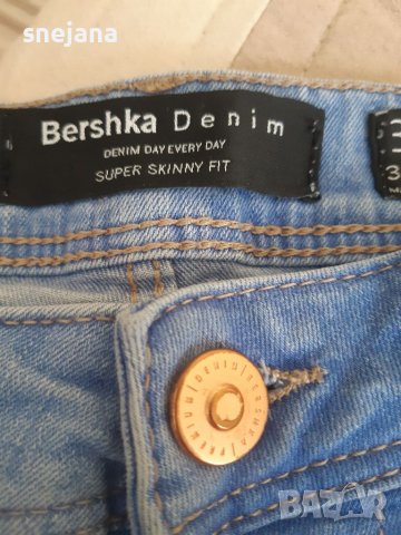 Дамски дънки Bershka оригинални , снимка 2 - Дънки - 37123226