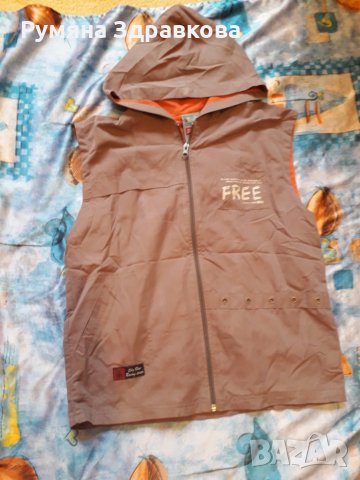 РАЗПРОДАЖБА на блузи елеци, снимка 2 - Детски якета и елеци - 27641589