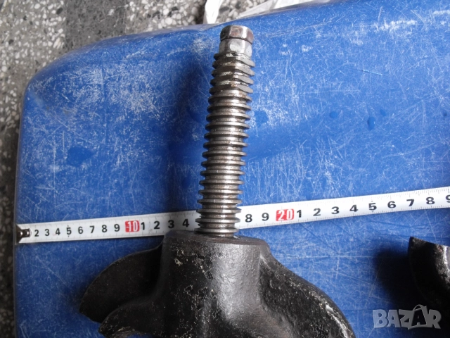 Винт от кран за вода или пара