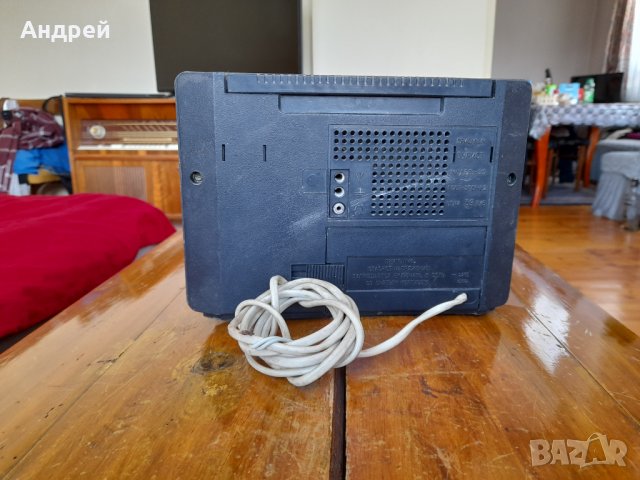 Старо радио,радиоприемник Турист РП 315, снимка 4 - Антикварни и старинни предмети - 33251033