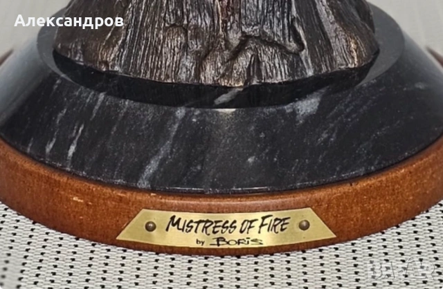 Бронзова фигура по рисунка на Борис Валехо от 1996г. Тегло 2.7кг., снимка 12 - Колекции - 53442417