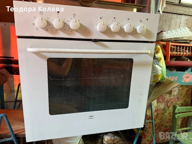 Фурна за вграждане Whirlpool с котлони и абсорбатор