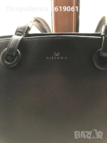 Дамска чанта с размери 35 на 27 и ширина 10 см