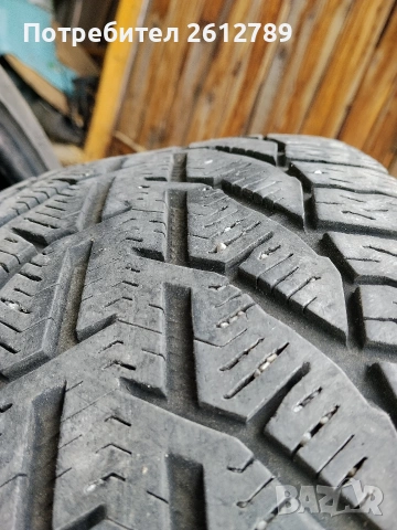 2 броя зимни гуми 225/45/17 Дот 38/22, снимка 3 - Гуми и джанти - 53209630