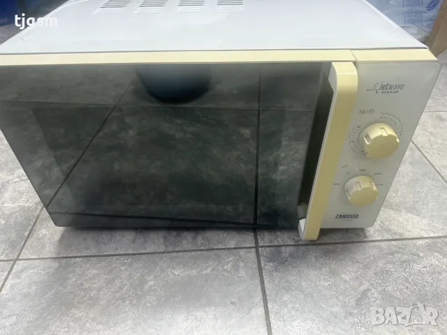 Микровълнова с грил  Zanussi ZM21M4  700W 21l