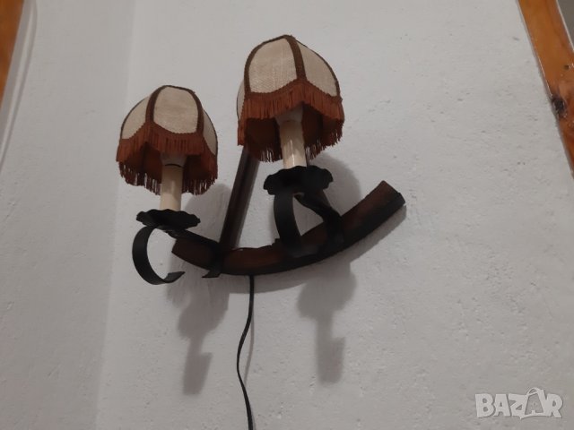Стара декоративна лампа ковано желязо и дърво, снимка 2 - Лампи за стена - 39133431
