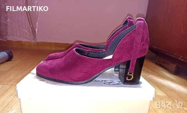 Велурени обувки с удобен ток