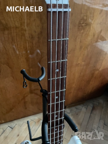 Продавам бас китара Fender Precision, снимка 5 - Китари - 53296459