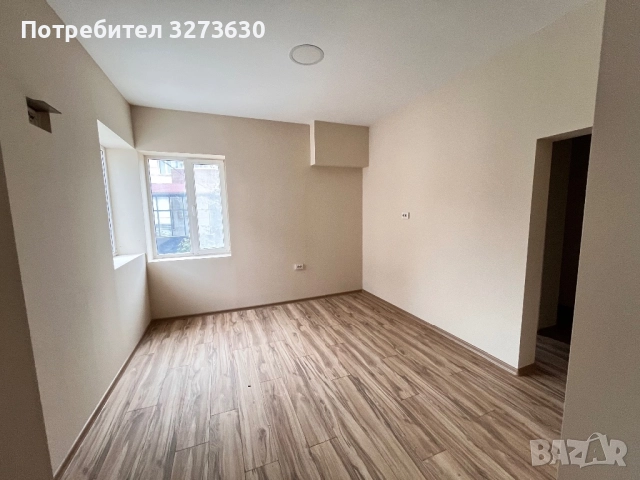 Продава се недвижим имот-  офис сграда, жилищна сграда ателие и гаражи  , снимка 14 - Къщи - 52691439