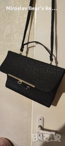 Чисто нова дамска , кожена чанта с две големи отделения и посредата по малко , снимка 5 - Чанти - 49260471