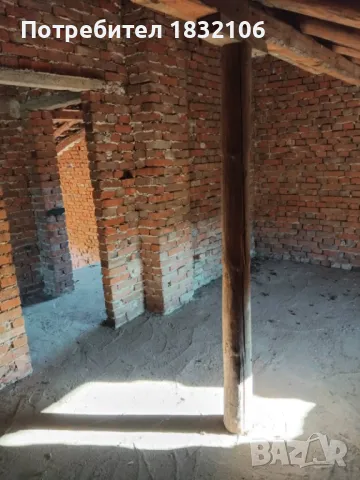 Просторна триетажна  къща, снимка 11 - Къщи - 47447505