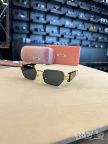 очила с черен обикновен калъф miu miu cartier prada , снимка 5 - Слънчеви и диоптрични очила - 50596511