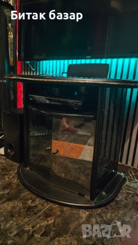 Продавам ТВ шкаф.