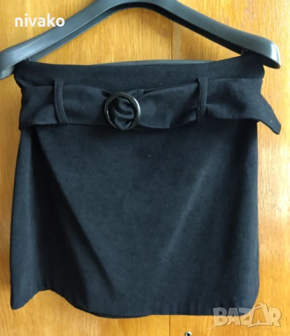 Продавам елегантен дамски черен костюм, снимка 5 - Костюми - 50470372