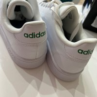 Нови, оригинални кожени маратонки adidas номер 40,7, снимка 9 - Маратонки - 38299494