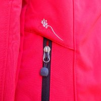 Продавам дамско червено пролетноесенно яке софт шел The North Face, снимка 8 - Якета - 28055546
